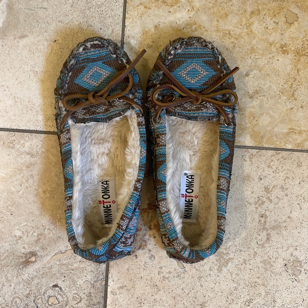 Size 7 Women’s Minneonka moccasins
